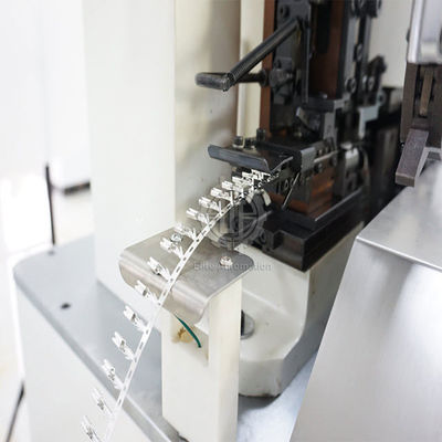 Kabelseele verdrahtet abstreifende und Kräuselungsmaschine mit Farbbildschirm und PLC-Servomotoren